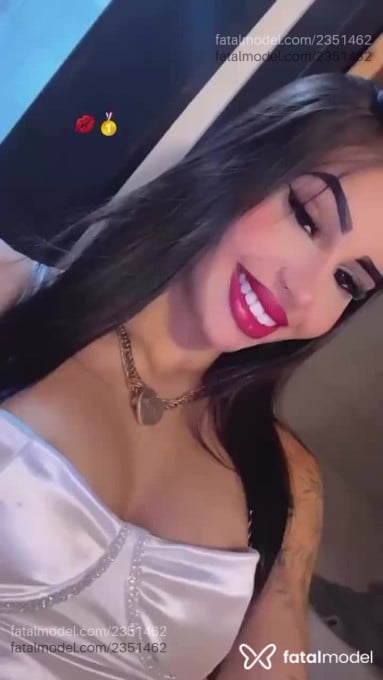 Acompanhante mulher com cabelo castanho de olhos castanhos - Ray Marques