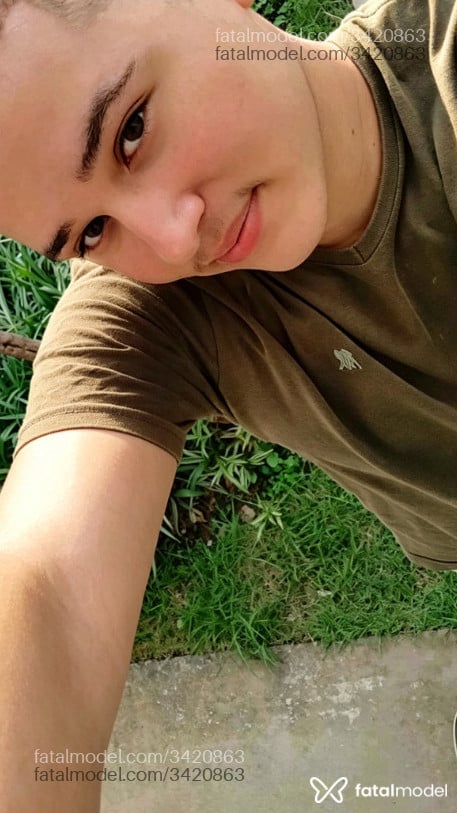 Acompanhante homem com cabelo castanho de olhos castanhos em Pará de Minas - Izaque Araújo