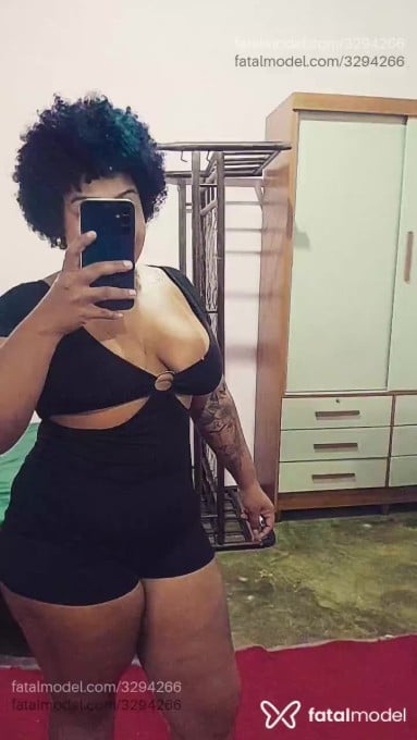Acompanhante mulher morena (o) de olhos pretos em Catalão - Morena