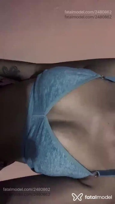 Acompanhante mulher morena (o) de olhos pretos - Morena Acompanhante mulher morena (o) de olhos pretos - Morena