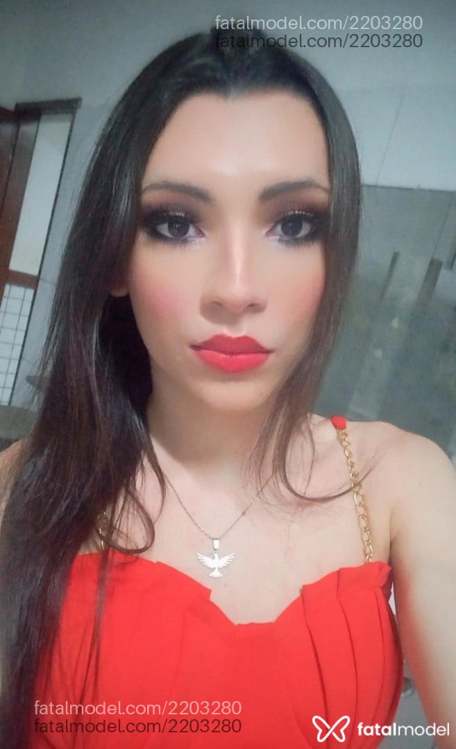 Acompanhante mulher trans com cabelo castanho de olhos mel em São Luís - Lua Turquesa