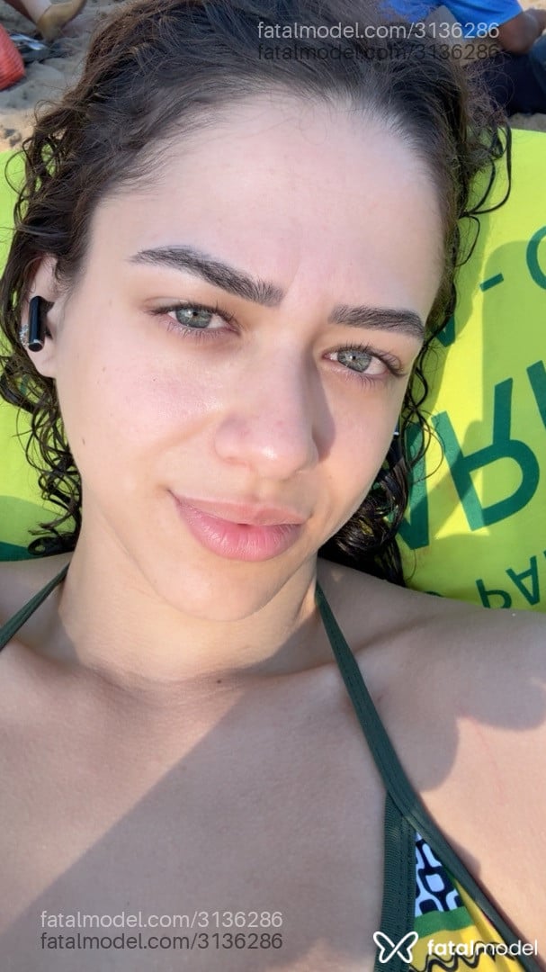 Acompanhante mulher com cabelo castanho de olhos verdes em Rio de Janeiro - Miaastrix