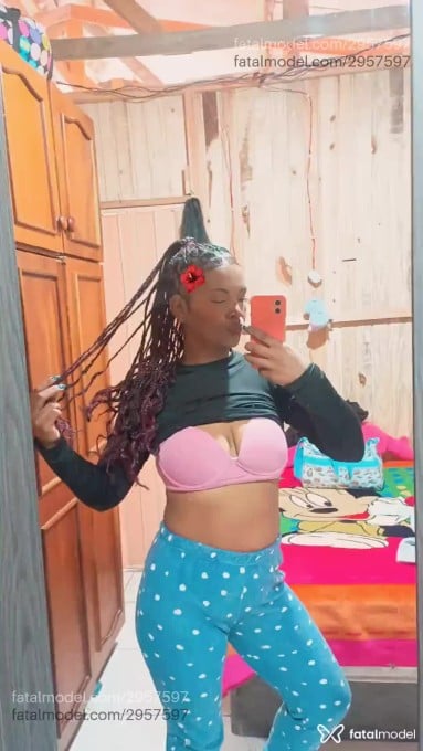 Acompanhante mulher morena (o) de olhos castanhos - Preta Sabrina Acompanhante mulher morena (o) de olhos castanhos - Preta Sabrina
