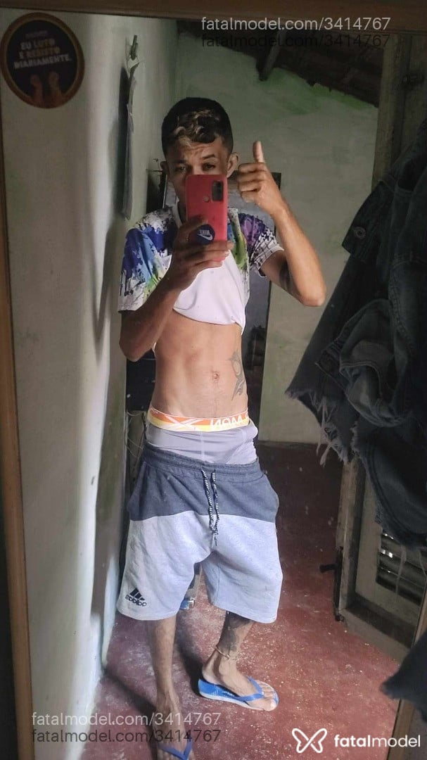 Acompanhante homem morena (o) de olhos castanhos em Virtual - Andrey