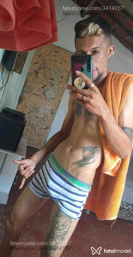 Acompanhante homem morena (o) de olhos castanhos em Virtual - Andrey
