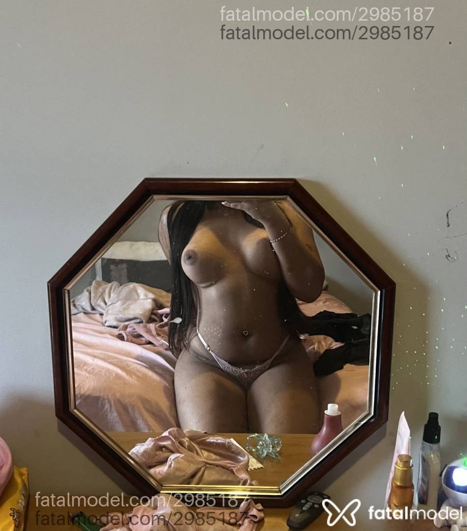 Acompanhante mulher trans morena (o) de olhos pretos - Alice Sampaio