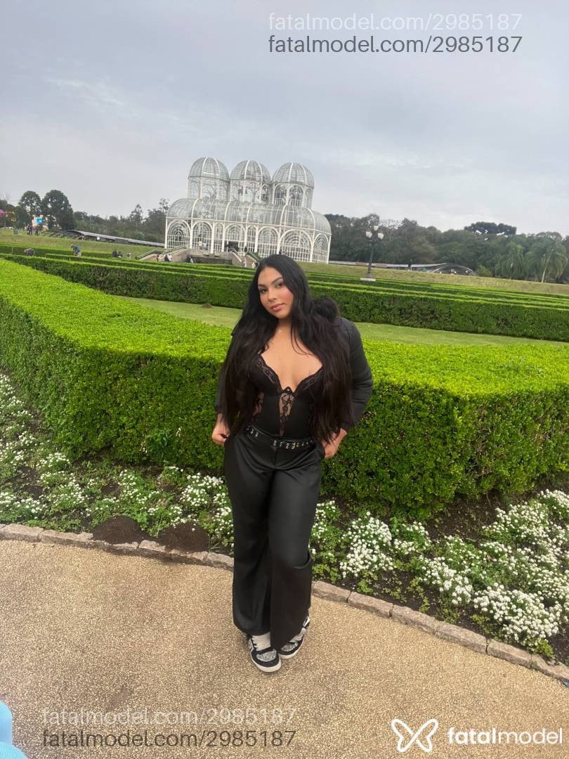 Acompanhante mulher trans morena (o) de olhos pretos - Alice Sampaio