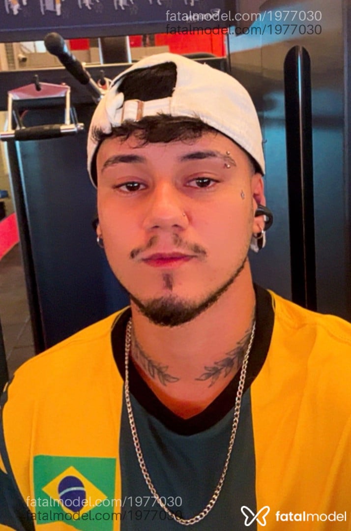 Acompanhante homem trans morena (o) de olhos castanhos em Virtual - Ftm