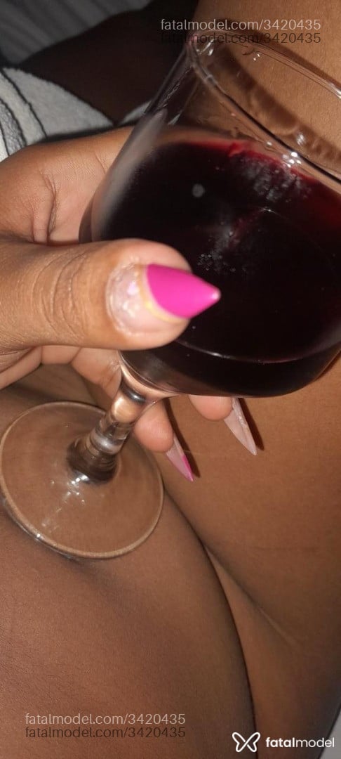 Acompanhante mulher morena (o) de olhos castanhos em Recife - Vitória