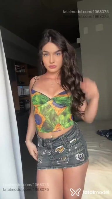 Acompanhante mulher com cabelo castanho de olhos castanhos - Angel Acompanhante mulher com cabelo castanho de olhos castanhos - Angel