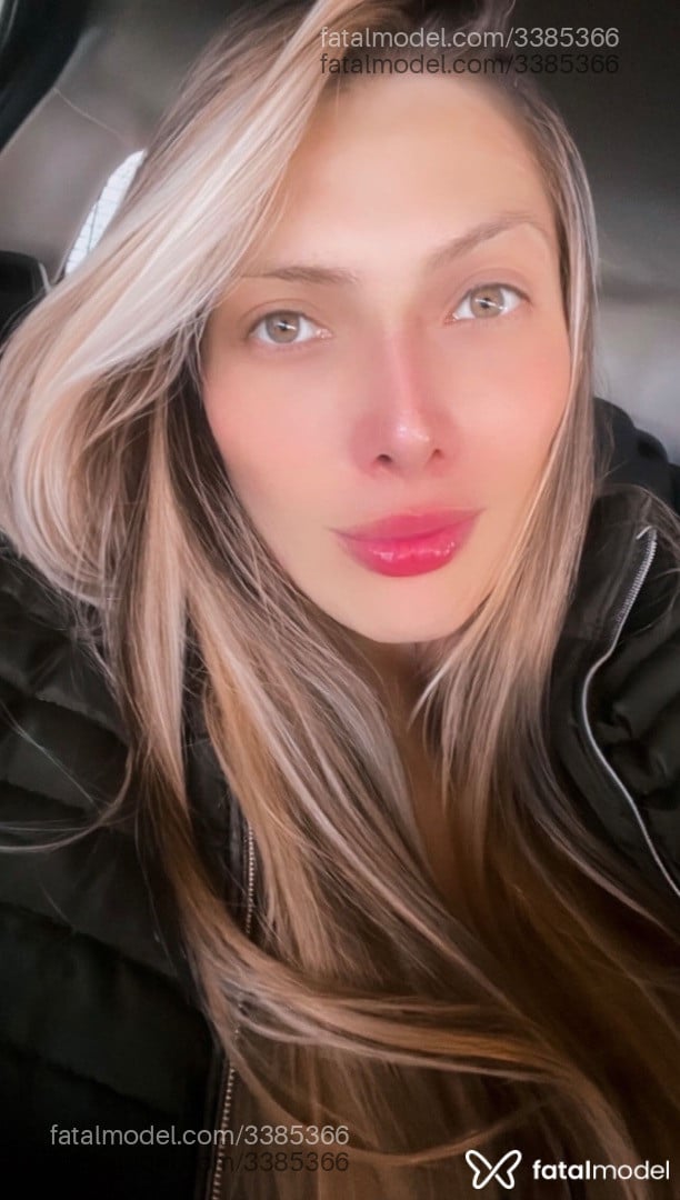 Acompanhante mulher trans loira (o) de olhos verdes em São Paulo - Serena