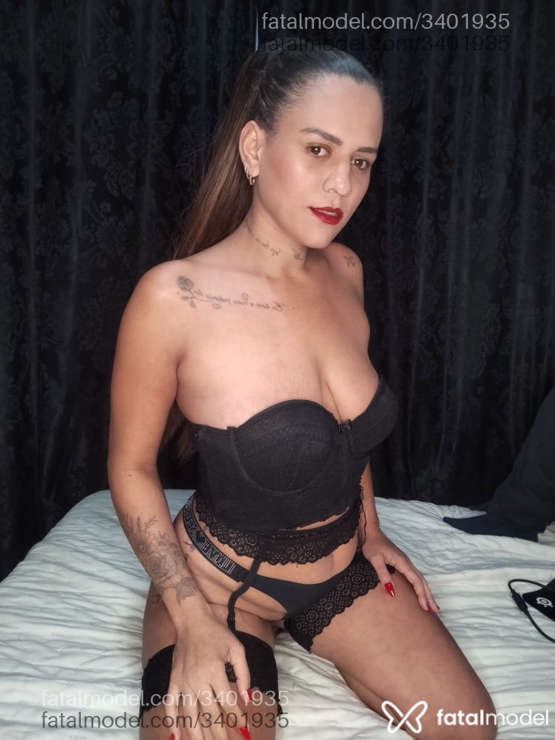 Acompanhante mulher com cabelo castanho de olhos castanhos em Maringá - Belaangels