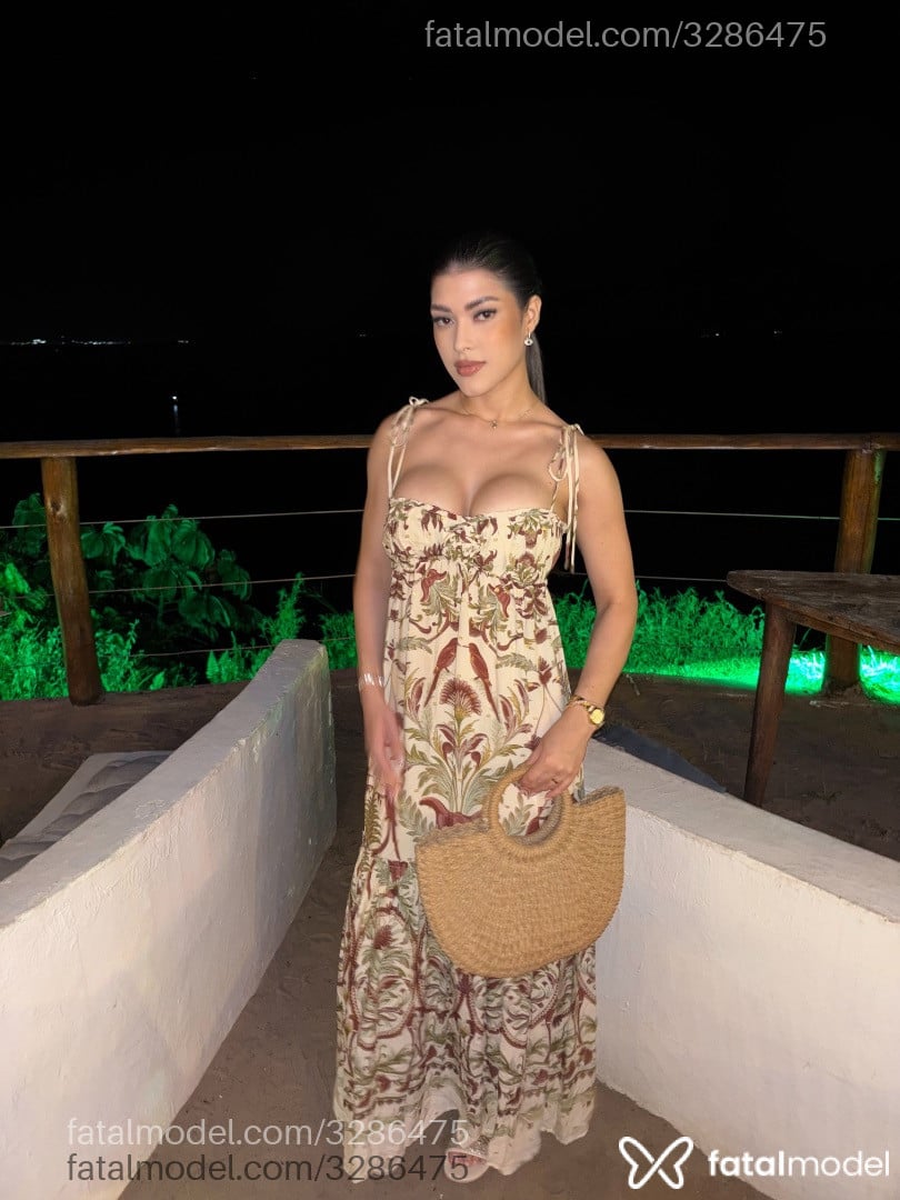 Acompanhante mulher com cabelo castanho de olhos castanhos - Nicole Batista Acompanhante mulher com cabelo castanho de olhos castanhos - Nicole Batista