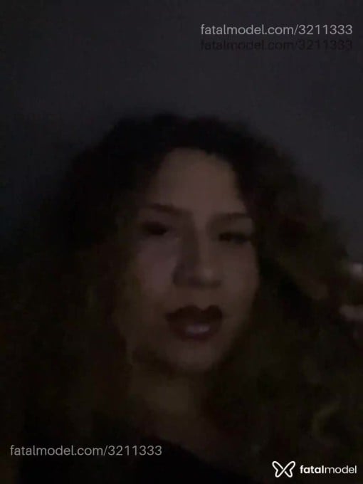 Acompanhante mulher loira (o) de olhos castanhos - Sasha Carmilla