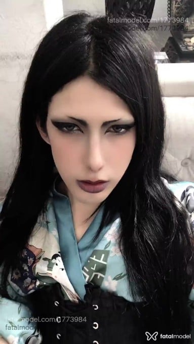 Acompanhante mulher trans morena (o) de olhos castanhos - Yuki Sazaiaki Acompanhante mulher trans morena (o) de olhos castanhos - Yuki Sazaiaki