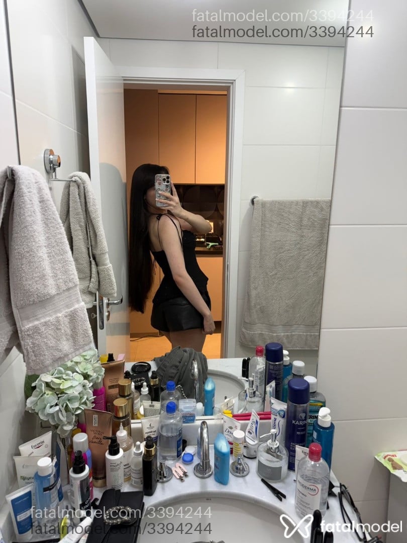 Acompanhante mulher trans com cabelo castanho de olhos castanhos - Marina Mnca Acompanhante mulher trans com cabelo castanho de olhos castanhos - Marina Mnca