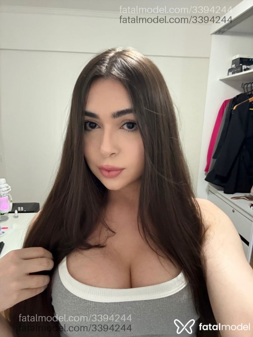 Acompanhante mulher trans com cabelo castanho de olhos castanhos - Marina Mnca Acompanhante mulher trans com cabelo castanho de olhos castanhos - Marina Mnca