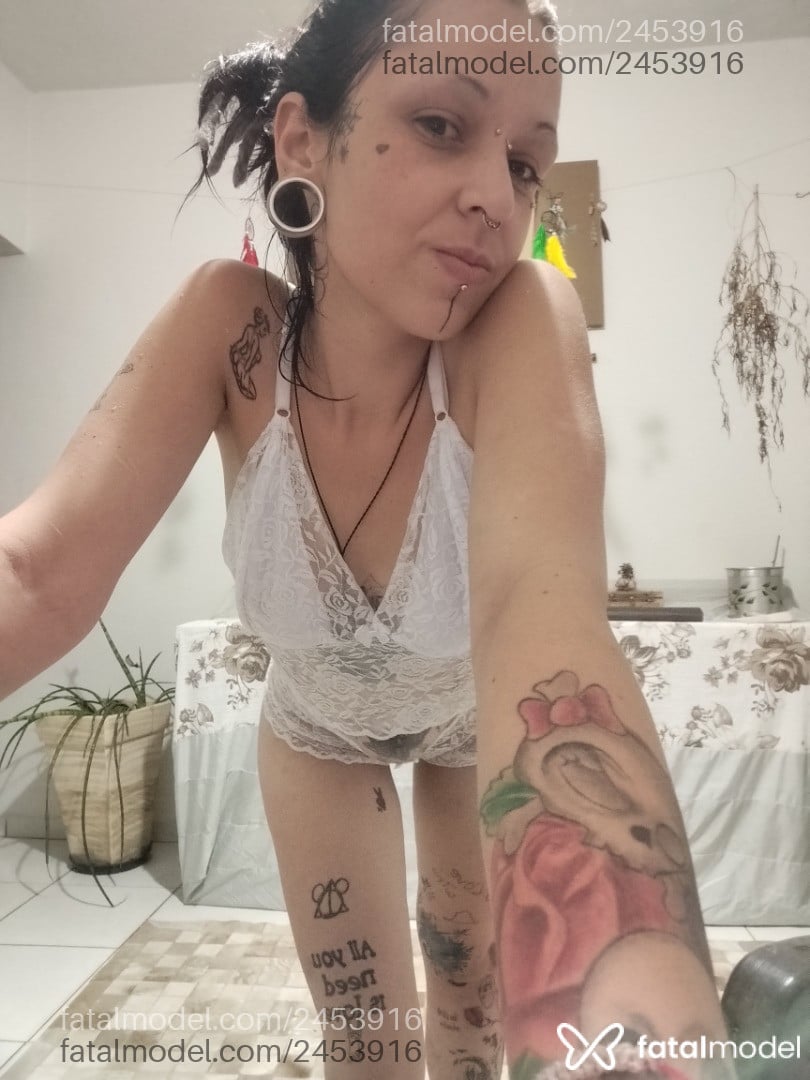 Acompanhante mulher com cabelo colorido de olhos castanhos - Liliihn Acompanhante mulher com cabelo colorido de olhos castanhos - Liliihn