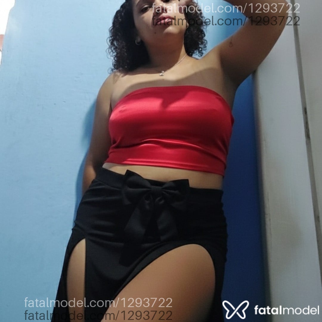 Acompanhante mulher com cabelo colorido de olhos castanhos - Suelen Acompanhante mulher com cabelo colorido de olhos castanhos - Suelen