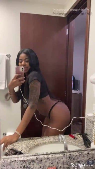 Acompanhante mulher com cabelo castanho de olhos castanhos - Patyzinha Acompanhante mulher com cabelo castanho de olhos castanhos - Patyzinha