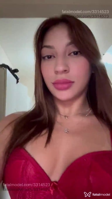Acompanhante mulher com cabelo castanho de olhos castanhos em São Paulo Acompanhante mulher com cabelo castanho de olhos castanhos em São Paulo - Kemily