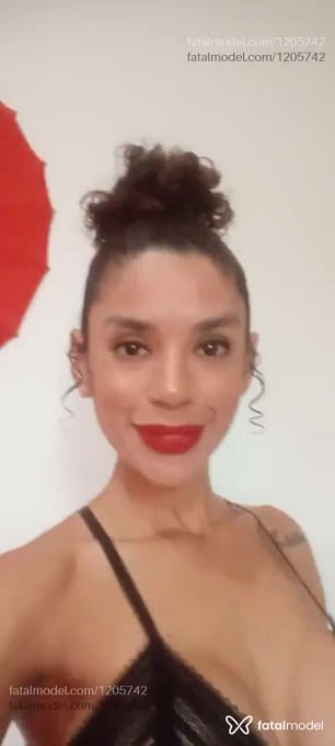 Acompanhante mulher morena (o) de olhos castanhos em Araruama Acompanhante mulher morena (o) de olhos castanhos em Araruama - Alê Morena
