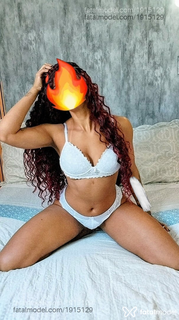 Acompanhante mulher com cabelo castanho de olhos castanhos - Alice
