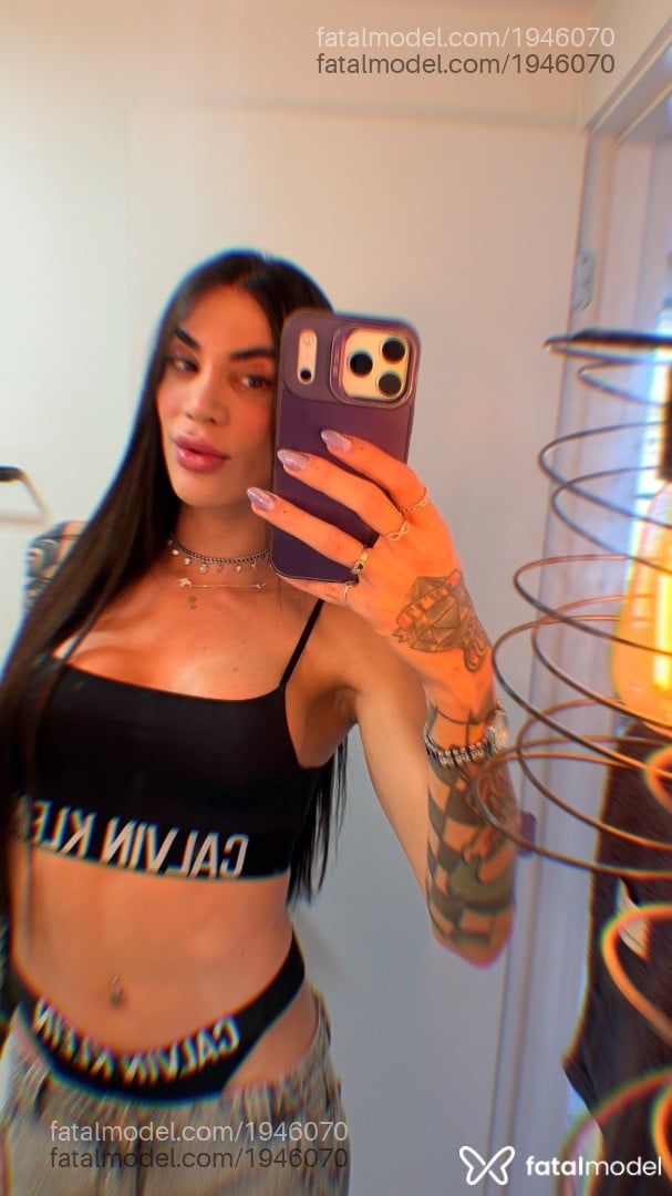 Acompanhante mulher trans com cabelo castanho de olhos castanhos em São Paulo - Gabrielly Rocha