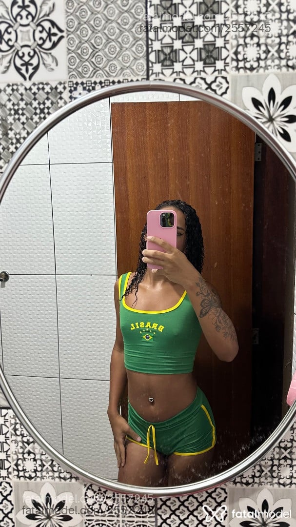 Acompanhante mulher trans morena (o) de olhos pretos em Itaperuna - Scarllett