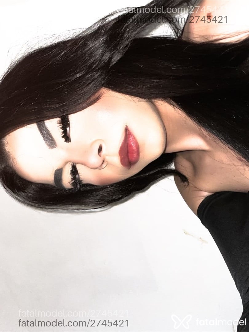 Acompanhante mulher trans com cabelo castanho de olhos pretos em São Paulo - Isabelly