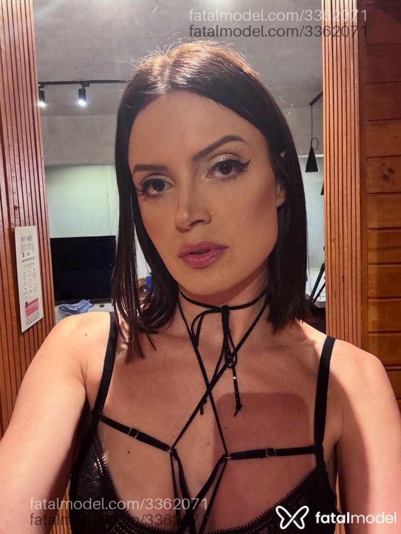 Acompanhante mulher com cabelo castanho de olhos castanhos - Sara Müller