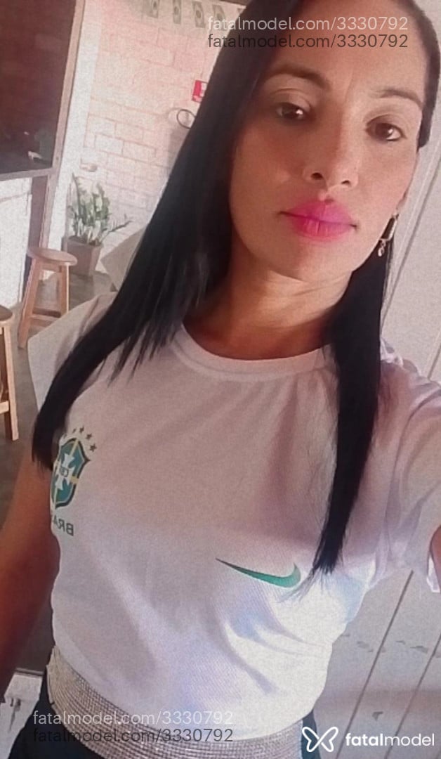 Acompanhante mulher com cabelo castanho de olhos castanhos em Matupá Acompanhante mulher com cabelo castanho de olhos castanhos em Matupá - Lenny