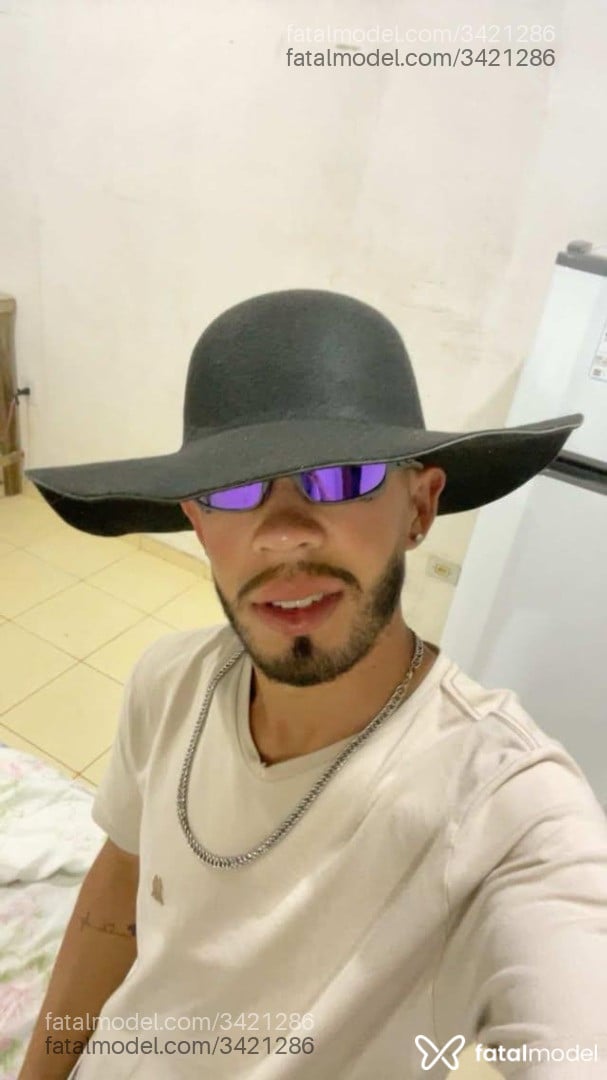 Acompanhante homem com cabelo castanho de olhos castanhos em Vitória da Conquista - Diego