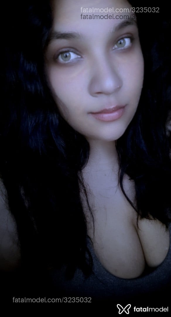 Acompanhante mulher morena (o) de olhos verdes em Virtual - Dhiana Sinclair