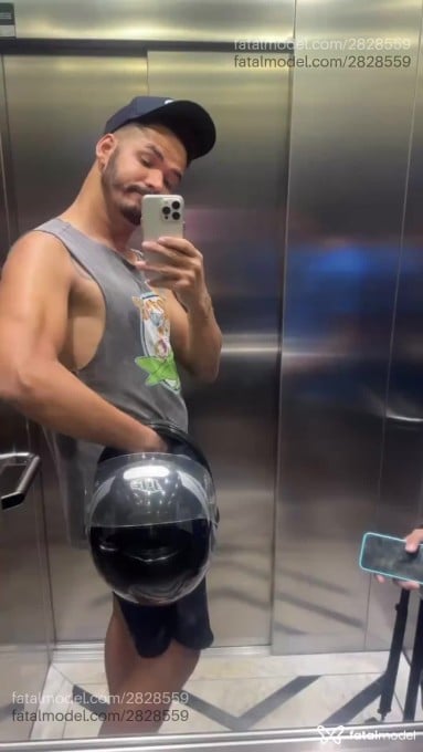 Acompanhante homem morena (o) de olhos pretos em Balneário Camboriú - Andrei Lopes