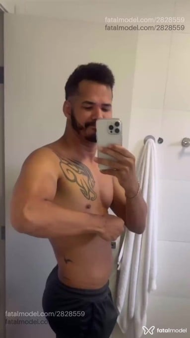 Acompanhante homem morena (o) de olhos pretos em Balneário Camboriú - Andrei Lopes