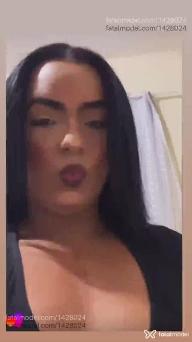Acompanhante mulher trans morena (o) de olhos pretos - Alice Mendonça Acompanhante mulher trans morena (o) de olhos pretos - Alice Mendonça