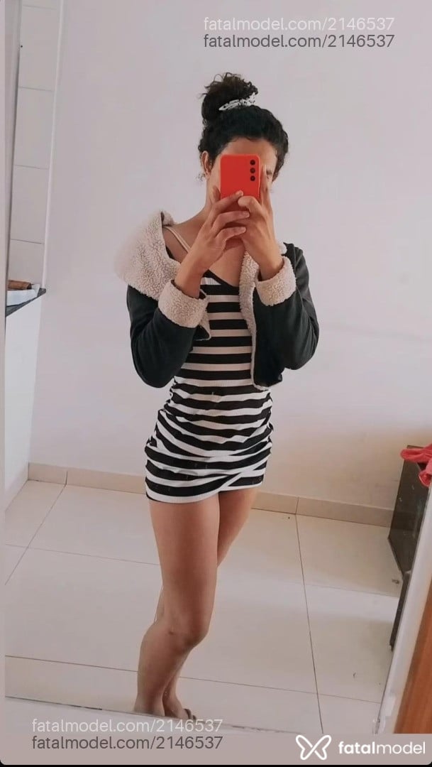 Acompanhante mulher trans com cabelo castanho de olhos castanhos em Maringá - Sofia Alves
