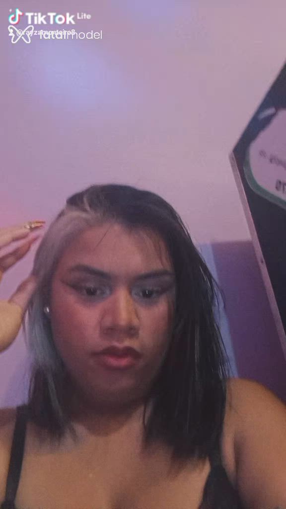 Acompanhante mulher morena (o) de olhos pretos - Melody