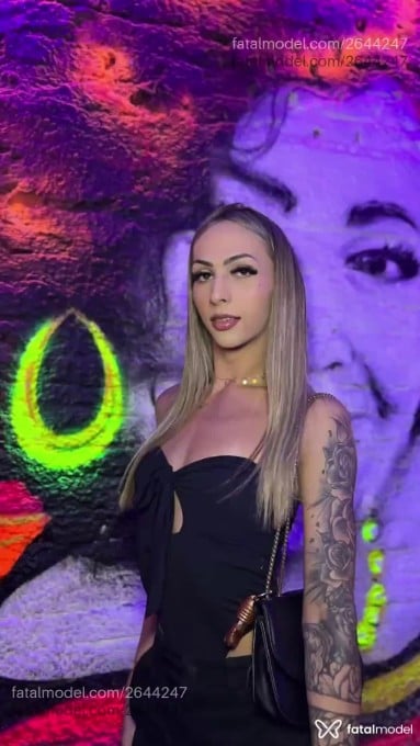 Acompanhante mulher trans loira (o) de olhos verdes - Putinhanovinha