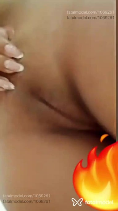 Acompanhante mulher morena (o) de olhos castanhos - Débora Sousa Acompanhante mulher morena (o) de olhos castanhos - Débora Sousa
