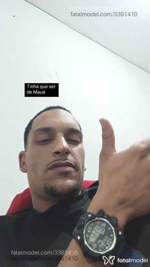 Acompanhante homem com cabelo castanho de olhos castanhos em Magé - Pastozinho
