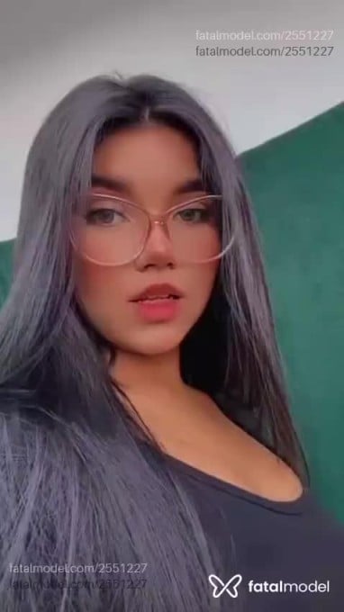 Acompanhante mulher morena (o) de olhos pretos - Lya Koppas