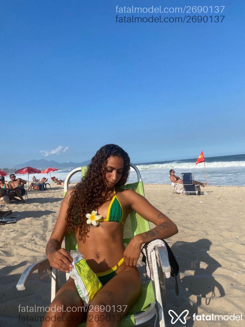 Acompanhante mulher com cabelo castanho de olhos castanhos - Sabrinna