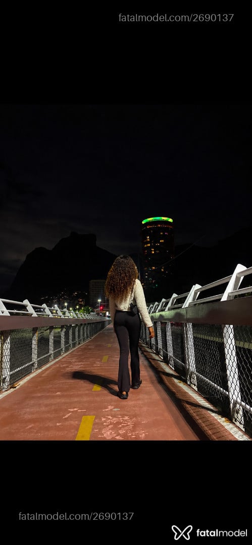 Acompanhante mulher com cabelo castanho de olhos castanhos - Sabrinna