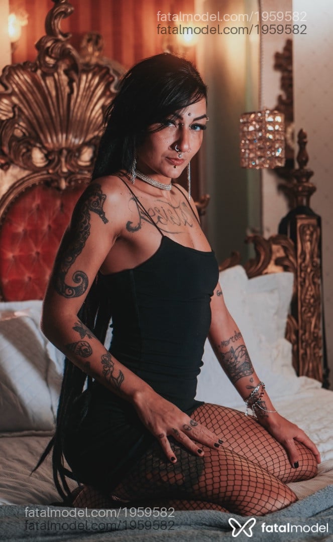 Acompanhante mulher morena (o) de olhos castanhos em São Paulo - Caroleta Roots