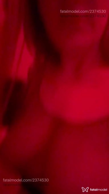 Acompanhante mulher loira (o) de olhos castanhos - Mariana