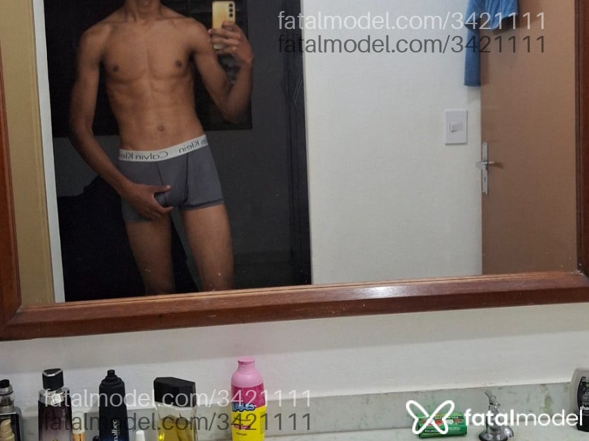 Acompanhante homem com cabelo castanho de olhos castanhos em Londrina - Romulo