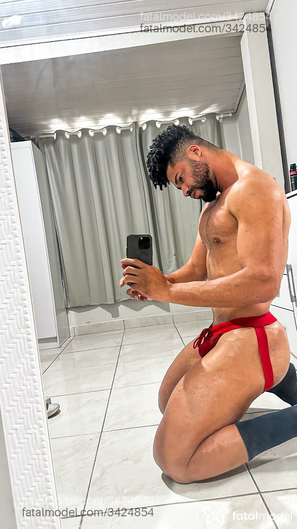 Acompanhante homem morena (o) de olhos castanhos em Itajaí - Rabaoogg