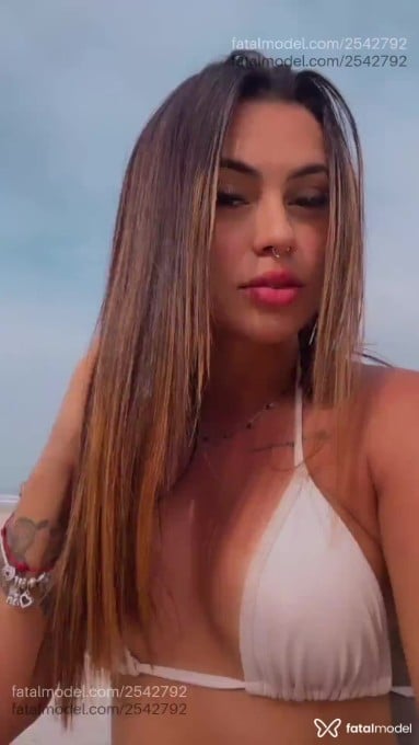 Acompanhante mulher com cabelo castanho de olhos castanhos - Laura Pinheiro Acompanhante mulher com cabelo castanho de olhos castanhos - Laura Pinheiro